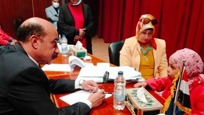 محافظ أسوان يوافق على طلبات تعويض لمتضرري السيول