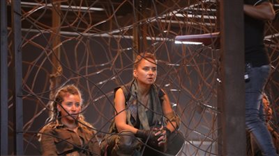 ملخص أحداث الحلقة 3 و4 من مسلسل الجسر.. سقوط المستعمرة على يد ولاد الزيبق