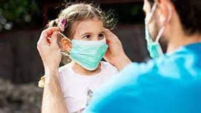 أستاذ مناعة بجامعة لندن: مرضى كورونا يعدون الآخرين قبل يومين من ظهور الأعراض عليهم