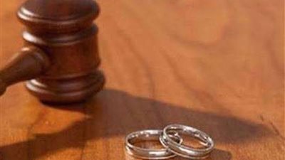 محادثات وصور خادشة.. زوجة تقاضي زوجها بعد اكتشافها علاقته المخلة مع زميله في العمل