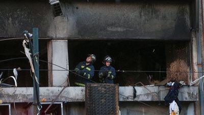 انفجار ضخم في العاصمة اليونانية أثينا بسبب حريق بوسط المدينة 