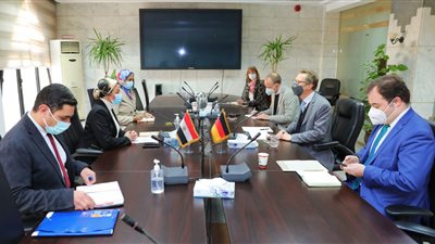 وزيرة البيئة تبحث مع السفير الألماني التعاون المشترك في مشروعات المناخ ونقل الطاقة
