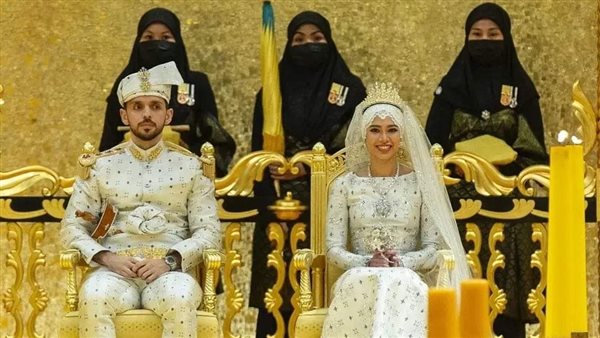 سلطان بروناي يقيم