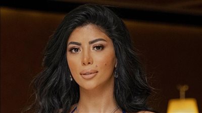 اتهنت بأبشع الألفاظ.. كارولين عزمي تستغيث بالجمهور بعد تعرضها للتحرش | فيديوجراف