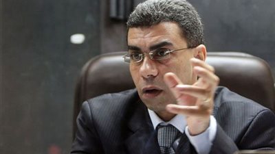 استعاد الحوار من ذاكرته.. كواليس اللقاء الصحفي لياسر رزق وصفوت الشريف وتلف التسجيلات