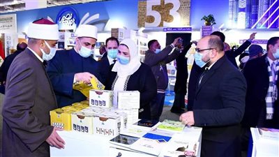 وزيرة التضامن تشيد بجناح الأوقاف ودورها المتميز في نشر الفكر الوسطي │ صور