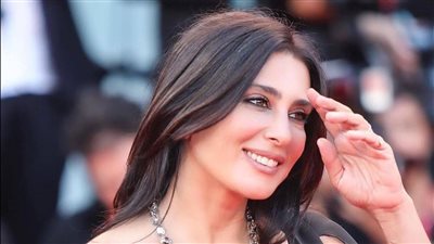 من أخاصمك آه إلى أصحاب ولا أعز.. معلومات عن اللبنانية نادين لبكي | فيديوجراف