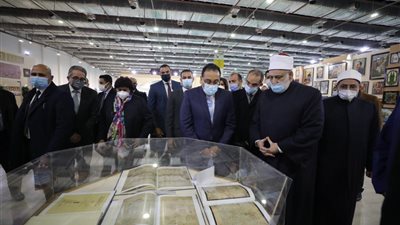 رئيس الوزراء ووزيرة الثقافة يتفقدان جناح الأزهر بمعرض القاهرة الدولي للكتاب