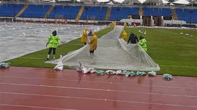 الأمطار تهدد بتأجيل لقاء الاتحاد والمقاصة باستاد الإسكندرية الدولي | صور 