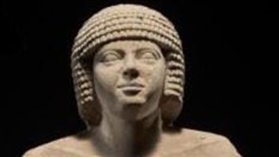 مزاد سوثوبيز بلندن يعرض تمثالا مصريا من الحجر الجيري | صور 