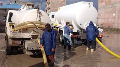 لليوم الثاني.. رفع تراكمات مياه الأمطار من الشوارع والطرق بالبحيرة | صور