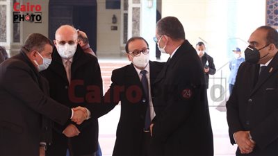 كبار السياسيين والإعلاميين والصحفيين يودعون ياسر رزق عقب أداء صلاة الجنازة بمسجد المشير | بث مباشر 