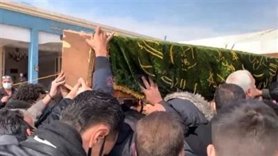 مراسم دفن جثمان الصحفي الراحل ياسر رزق بمثواه الأخير بمقابر العائلة | بث مباشر 