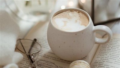 أبرزها السحلب والحليب الذهبي.. 10 مشروبات دافئة لا يفوتك تناولها في الشتاء