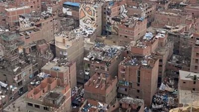 نقابة الزبالين: الصحفي الروسي صوّر سيدات الحي دون إذن.. والأهالي سلموه للقسم بعد مشاجرة