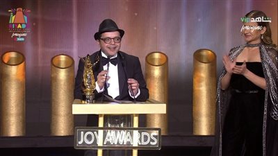 محمد هنيدي يقتنص جائزة أفضل سينمائي من كريم عبد العزيز وأحمد السقا 