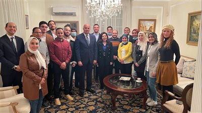 سفير مصر في بودابست يلتقي بعدد من الطلبة المصريين الدارسين بالمجر | صور