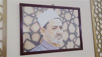 من الإمام الطيب إلى حرب أكتوبر.. لوحات خلود إسماعيل تجذب رواد جَناح الأزهر