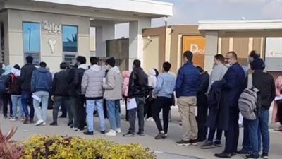 إقبال كثيف على معرض القاهرة الدولي للكتاب في يومه الثاني | بث مباشر