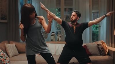 دينا الشربيني تدعو متابعيها لتقليد رقصتها في حامل اللقب.. والفائز يحضر العرض الخاص للفيلم | فيديو