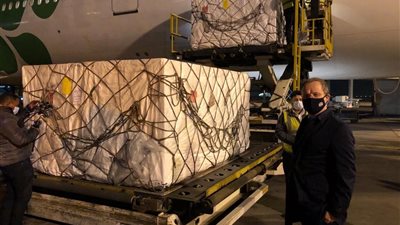 بريطانيا تسلم مصر 4 ملايين جرعة من لقاح كورونا