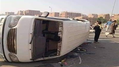 إصابة 5 أشخاص إثر انقلاب ميكروباص بطريق البويطي في المنيا | أسماء