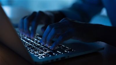 حاول استدراجها عبر رسائل جنسية.. فنانة شهيرة تقاضي شابا والمحكمة تعاقبه بالسجن والغرامة 