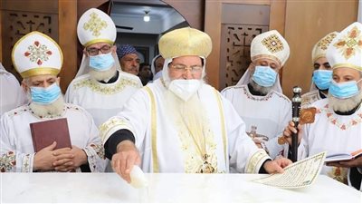 أسقف طما يدشن مذبحين ومعمودية بكنيسة مار جرجس