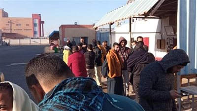 عمال شركة صناعات غذائية بالسادات يستغيثون من أجل حقوقهم: نرغب في حياة كريمة | صور