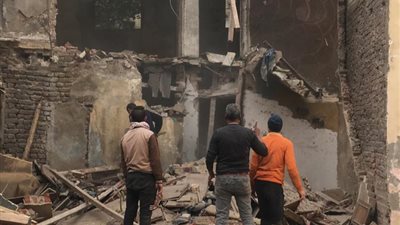 انهيار منزل من طابق واحد دون خسائر بشرية في إمبابة | صور