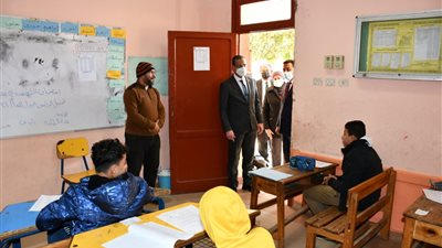 محافظ الفيوم يتفقد لجان امتحانات الشهادة الإعدادية |صور