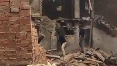 انهيار منزل في الكيت كات بإمبابة دون خسائر.. وشهود عيان: كان آيلًا للسقوط |بث مباشر 