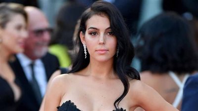 نصف ساعة للانتقال من المطبخ إلى الردهة.. جورجينا تعاني بسبب اتساع منزل كريستيانو | فيديوجراف