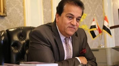 تراجع الإصابات والوفيات.. عبد الغفار: مؤشرات على انكسار الموجة الخامسة لكورونا 