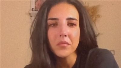 أنا تعبت ومش عارفة أنام.. انهيار البلوجر هادية غالب من البكاء بسبب التنمر | فيديو