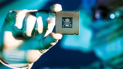 رئيس رينو يتوقع حل أزمة الرقائق الإلكترونية مع النصف الثاني من 2022