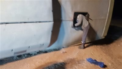 التصريح بدفن جثتين ضحايا حادث أتوبيس رأس غارب