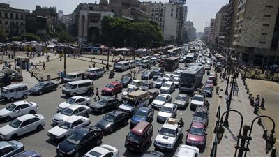 تكدس مروري.. تعرف على الحالة المرورية بميادين ومحاور القاهرة والجيزة