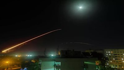 هجوم إسرائيلي جديد على سوريا.. والمرصد: استهداف مواقع لحزب الله الإيراني