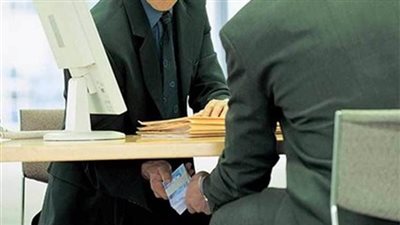 مفاجآت برشوة وزارة الصحة | تحريات الرقابة الإدارية: الأشهب دائم استغلال نفوذه.. والفيومي سبق اتهامه في واقعة مماثلة