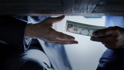 دفاع المتهم الرابع في رشوة وزارة الصحة: تقارير المستشفى معدة من قبل موظف عمومي