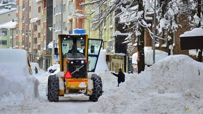 الأرصاد الجوية تكشف موقف الطقس بـمصر من العاصفة ياسمين