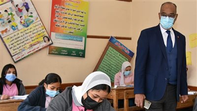 وكيل تعليم بورسعيد يتابع انتظام سير امتحانات الفصل الدراسي الأول للشهادة الإعدادية