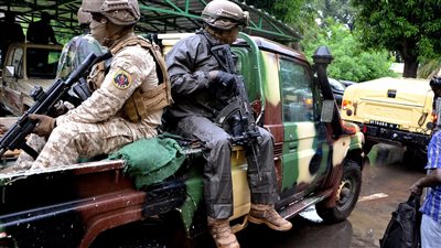 مرصد الأزهر: الجيش المالي حيد أكثر من 50 إرهابيًا بعد مقتل 130 مدنيًا