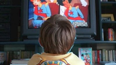 مشاهدة التلفاز لمدة ساعتين يوميًا يصيب الأطفال بالتوحد