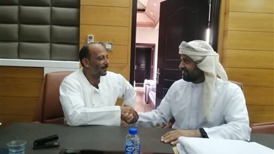 بعد ظهوره في القاهرة 24.. الميكانيكي المخترع يصل الإمارات لإقامة مصنع مولدات تعمل بضغط الهواء | صور