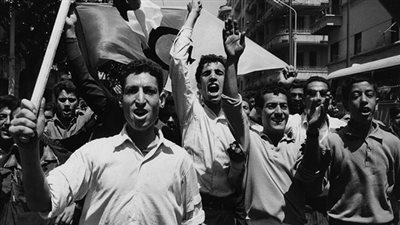 لأول مرة.. فرنسا تفرج عن أشرطة فيديو تصل لـ 180 ساعة لحربها في الجزائر 