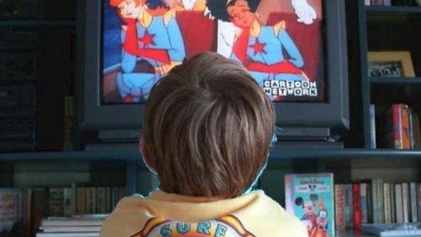 مشاهدة الطفل للتلفاز