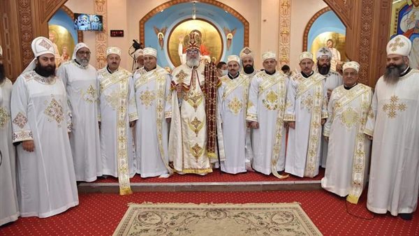 رسامة ثلاثة كهنة