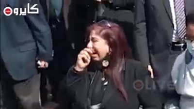 يا كسرة ضهري من بعدك.. انهيار إحدى أقارب اللواء عبد السلام المحجوب أثناء تشييع جثمانه | فيديو